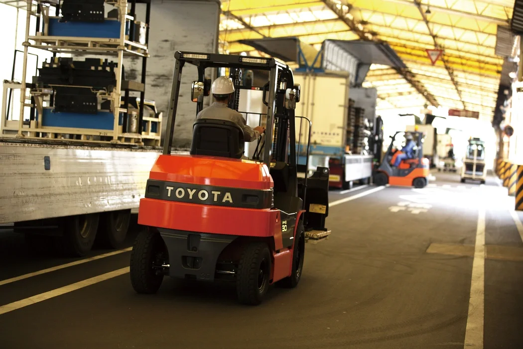 Toyota 8FB15 Series 4 Wheel Electric forklifts with 48V 304Ah Lithium Battery & 100A Charger