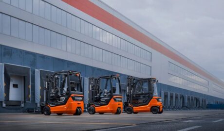 Toyota 8FB15 Electric Forklift with V3000 Two-Stage Mast – Reliable Power for Agricultural & Industrial Use