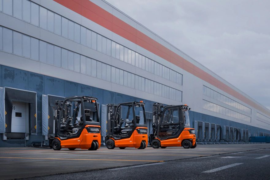 Toyota 8FB15 Electric Forklift with V3000 Two-Stage Mast – Reliable Power for Agricultural & Industrial Use