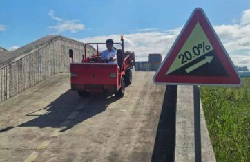 SPIDERWAY Electric Lifting Transport Vehicle – 30% Slope Climbing Test