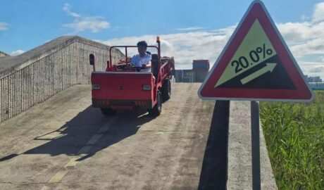 SPIDERWAY Electric Lifting Transport Vehicle – 30% Slope Climbing Test