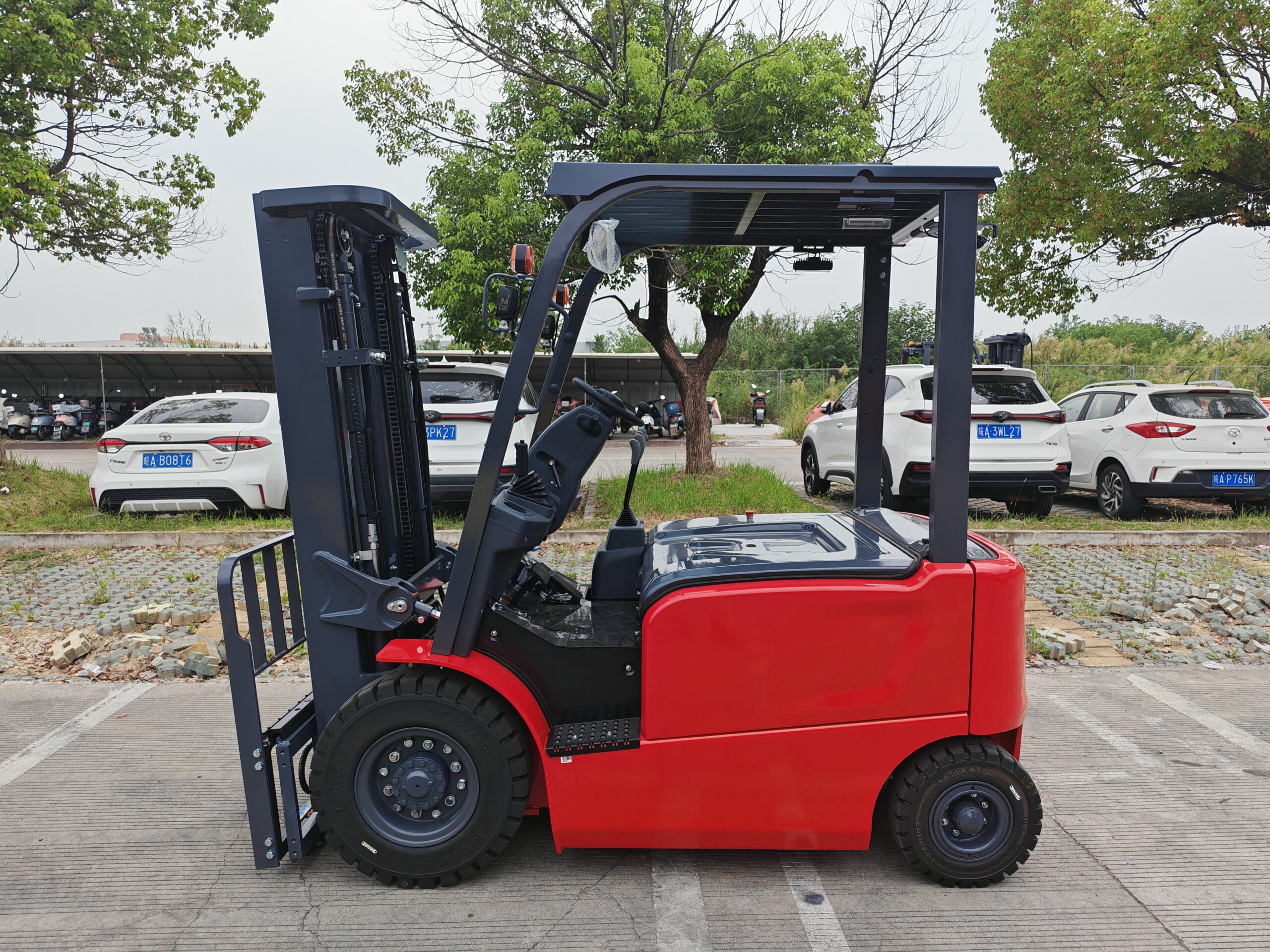 http://Electric%20Sit%20Down%20Forklift Electric Sit Down Forklift