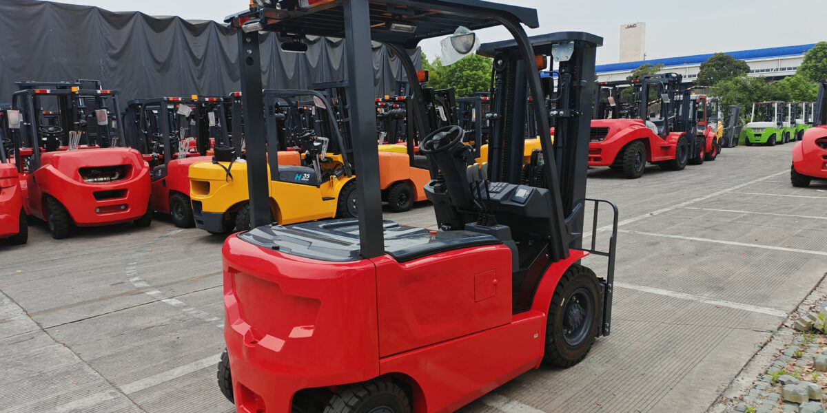 Can Electric Forklifts Be Used Outdoors?