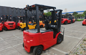 Can Electric Forklifts Be Used Outdoors?