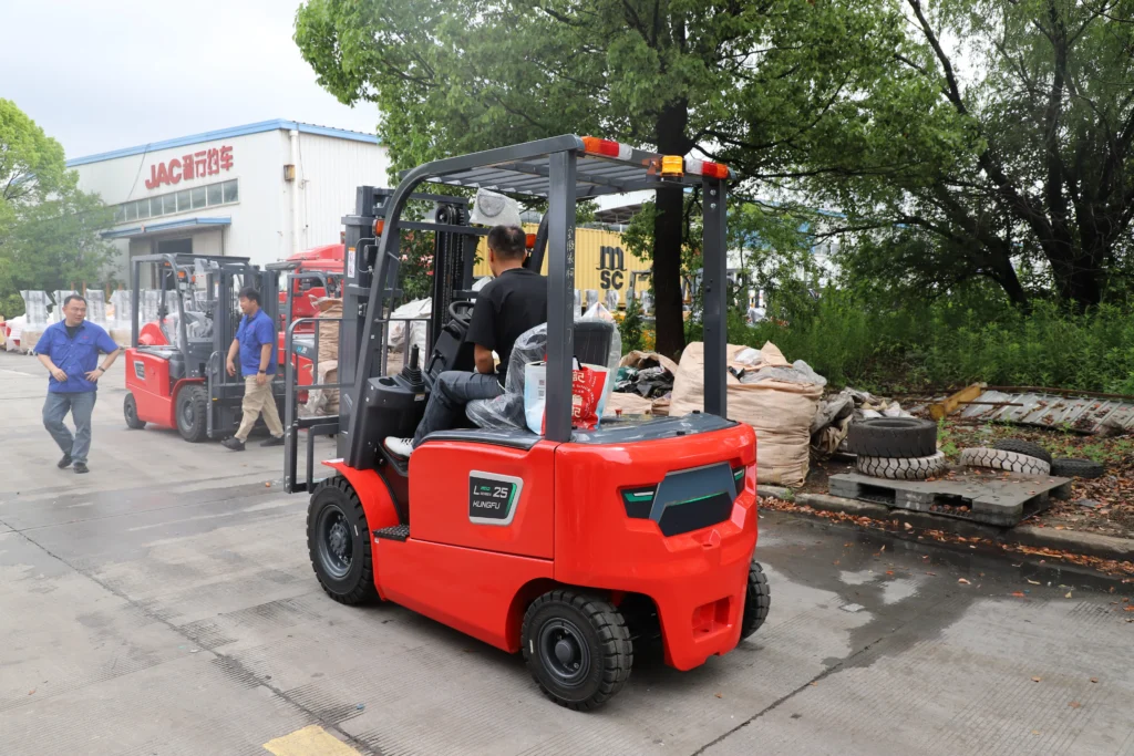 How Long Does an Electric Forklift Battery Typically Last?