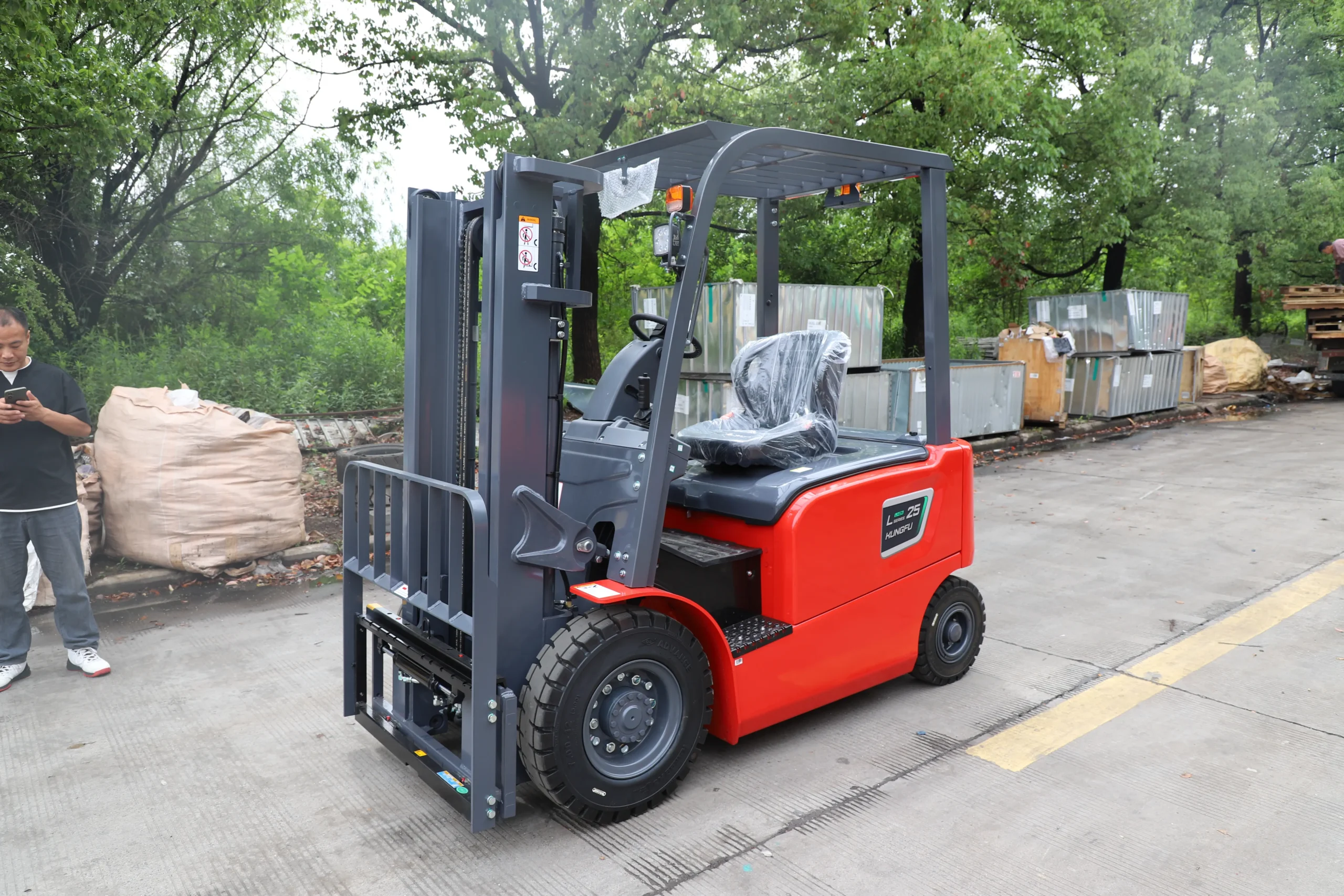 http://Lithium%20Battery%204-wheel%20Electric%20Forklift 4 Wheel Electric Forklift
