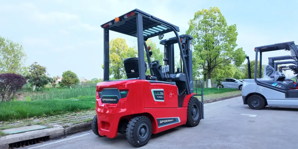 How Long Does an Electric Forklift Battery Last?