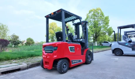 How Long Does an Electric Forklift Battery Last?