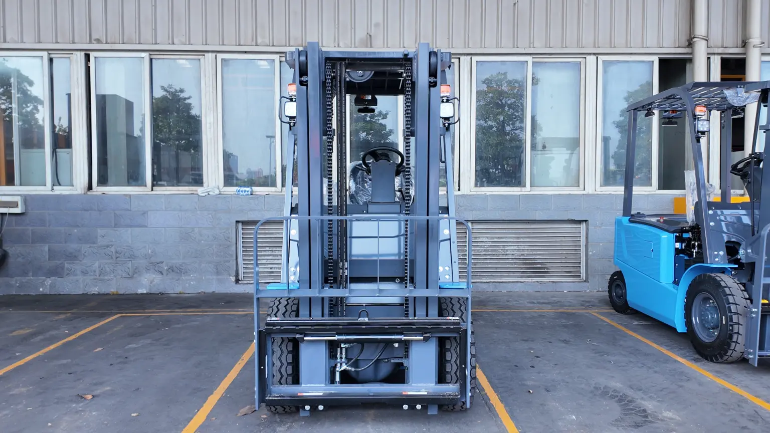 Electric Warehouse Forklift